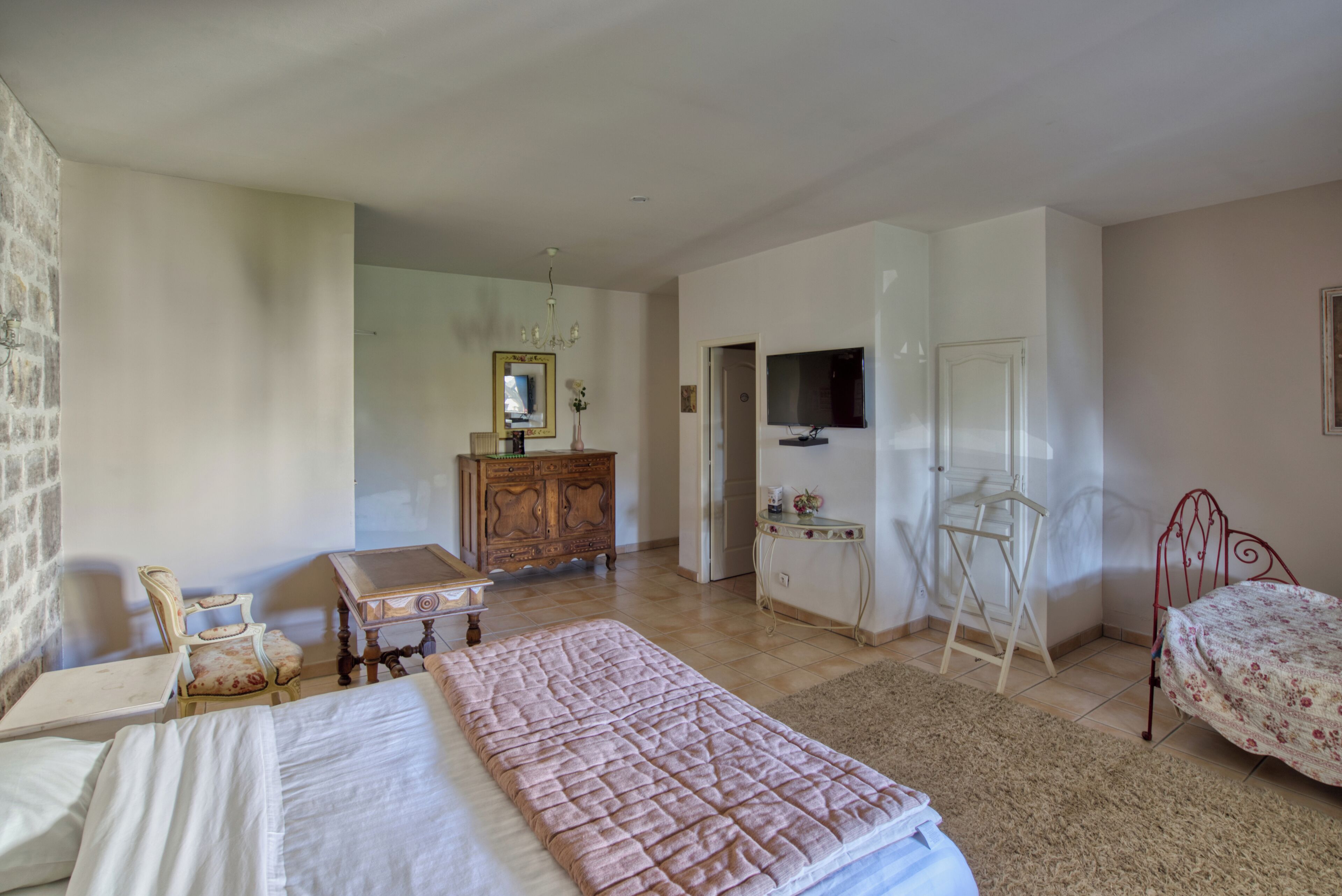 Habitació doble romàntica | Roba de llit d'alta qualitat i decoració individual 