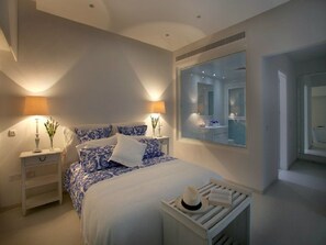 Villa, 5 soverom, privat basseng, sjøutsikt | 5 soverom, lydisolert, strykejern/-brett og barnesenger (inkludert)