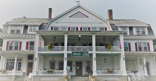 Fachada del alojamiento - Noche