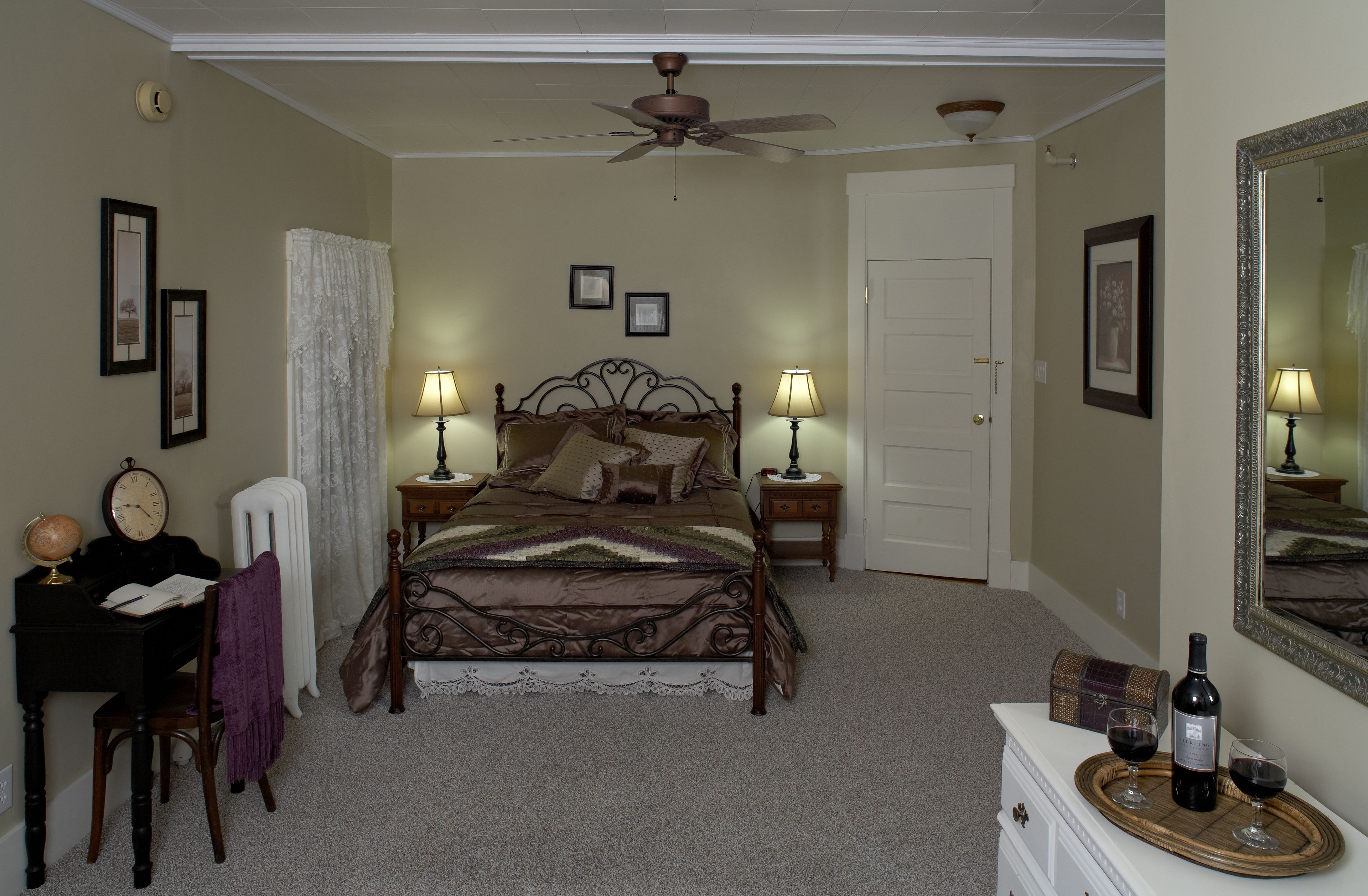 Iron/ironing board, free WiFi, bed sheets