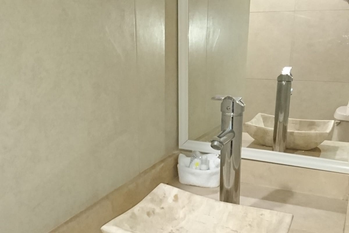 Habitación individual básica | Tabla de planchar con plancha y wifi gratis