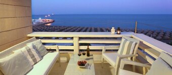 Mackenzie Seafront Suite