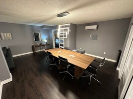 Executive szoba | Íróasztal, vasaló/vasalódeszka, ingyenes wifi és ágynemű