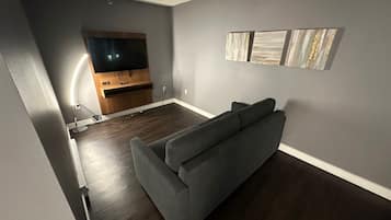 Chambre Exécutive | Bureau, fer et planche à repasser, Wi-Fi gratuit, draps fournis