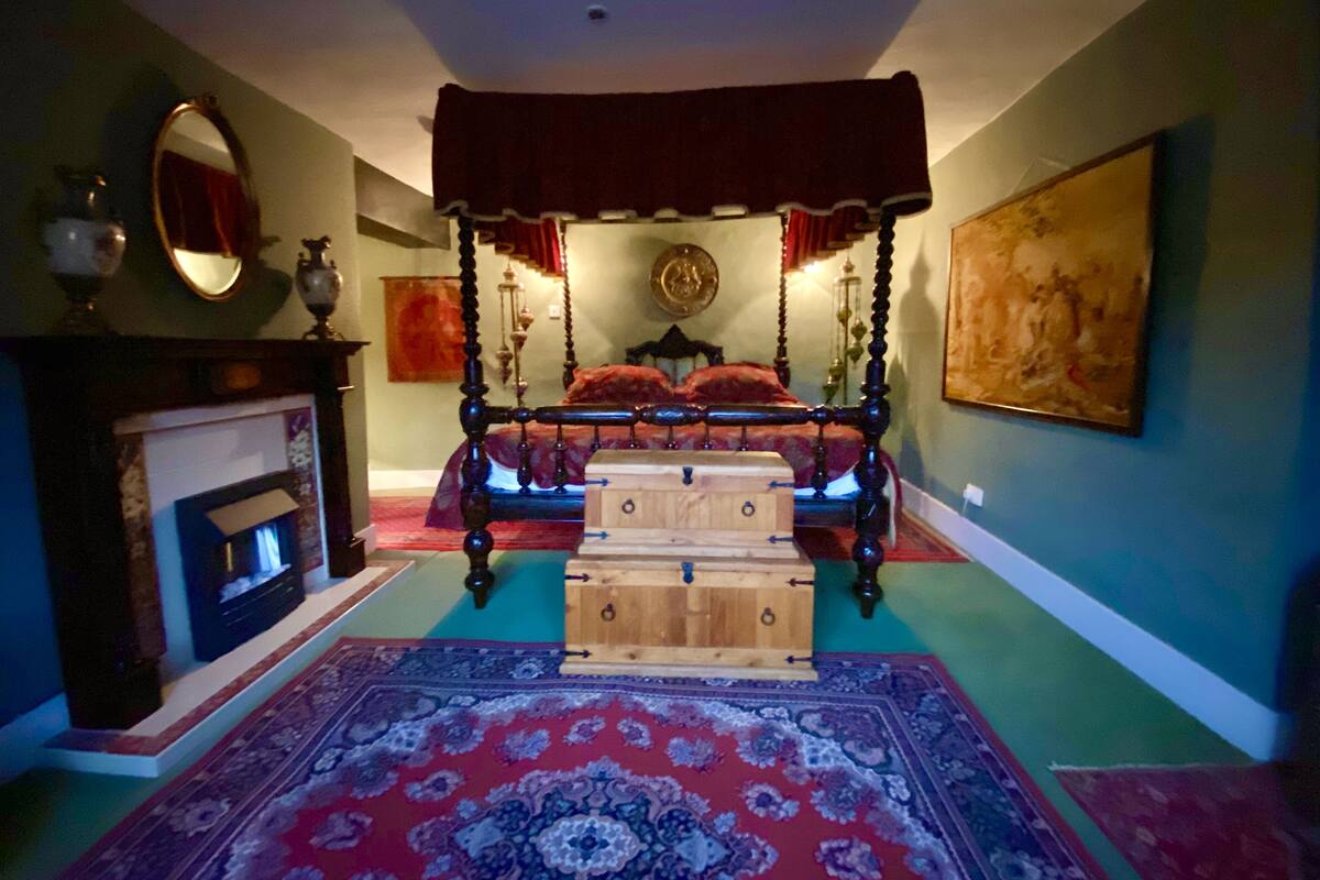 Superior Double Room, Ensuite (Four-poster)