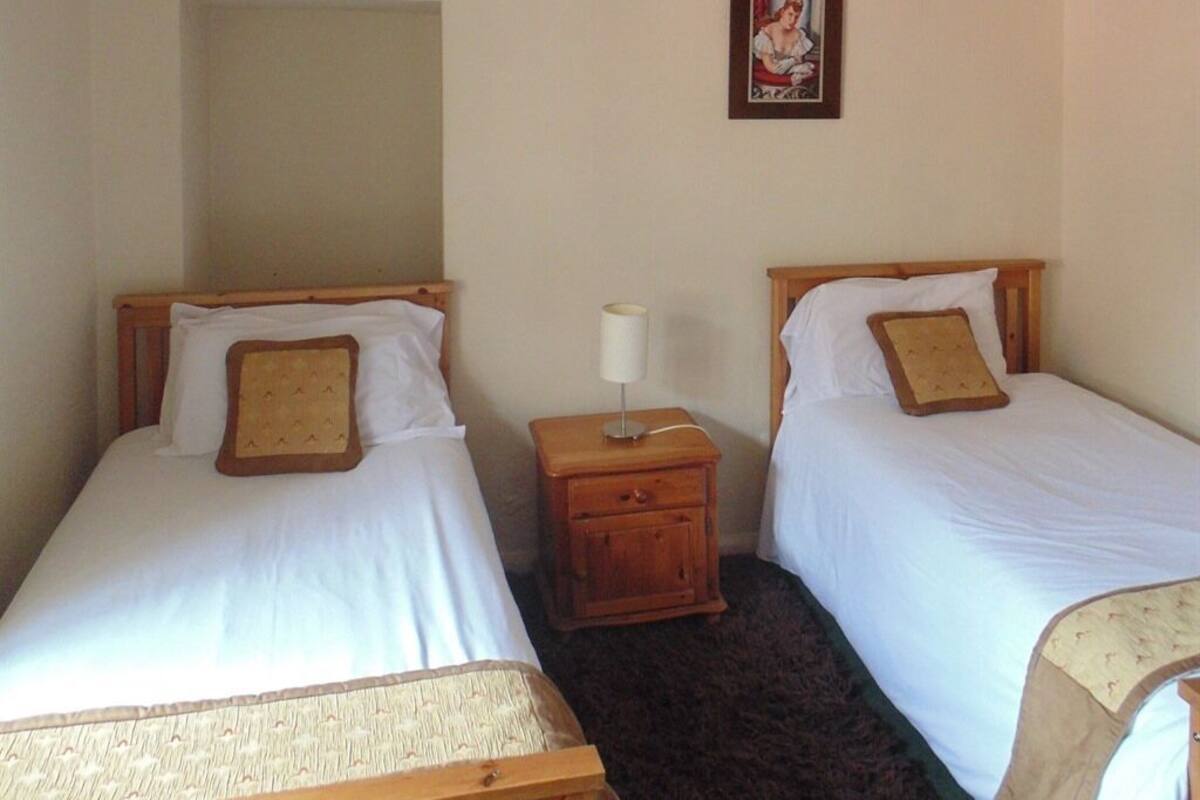 Suite, Ensuite (Adjoining Rooms)