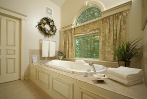 Luxury Suite, 1 King Bed (The Bella Suite) | Bathroom