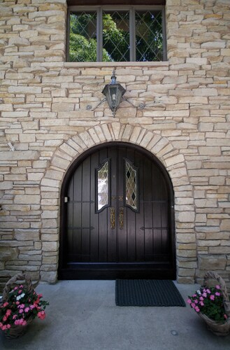 The Roost Bed and Breakfast