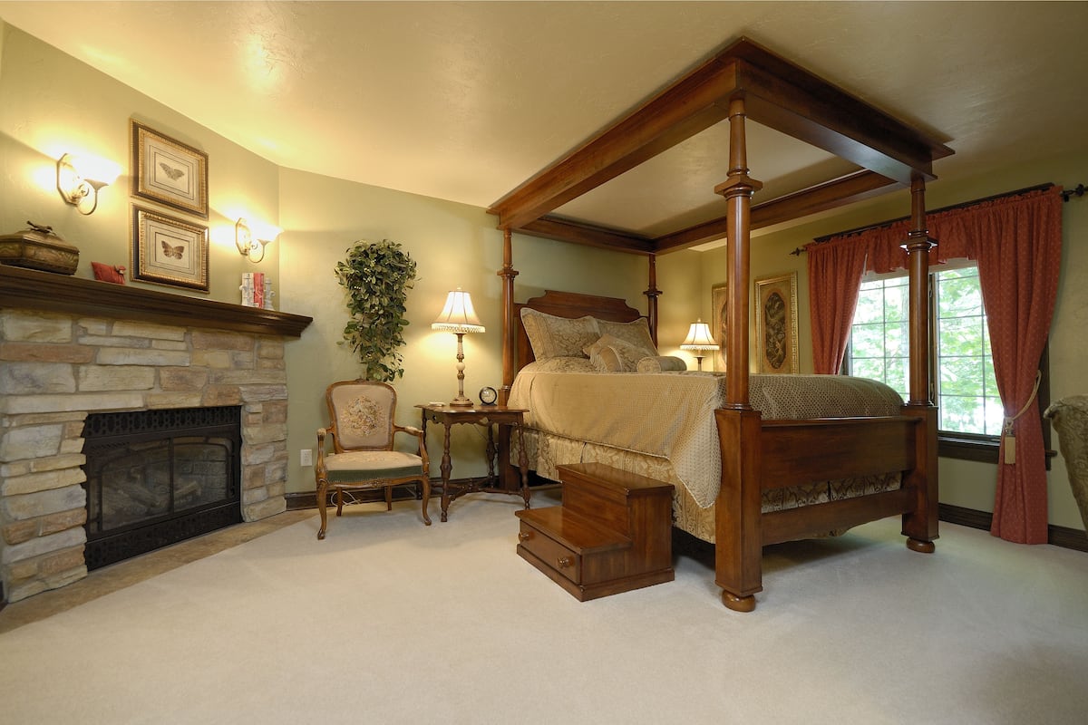 Premium Suite, 1 Queen Bed (The Sage Suite) | Pillow-top beds, desk, iron/ironing board, free cots/infant beds