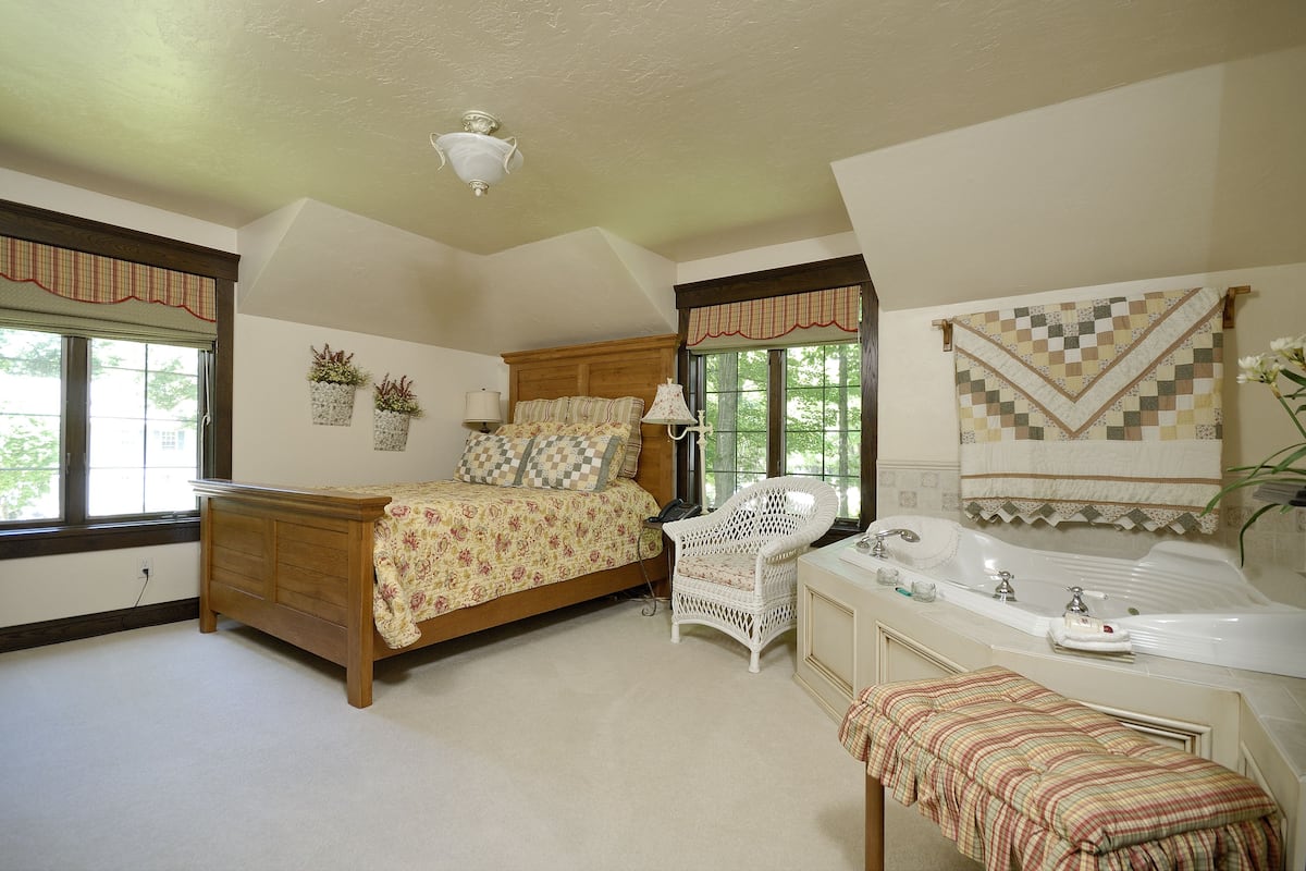Deluxe Suite, 1 Queen Bed (The Meadow Suite) | Pillow-top beds, desk, iron/ironing board, free cots/infant beds