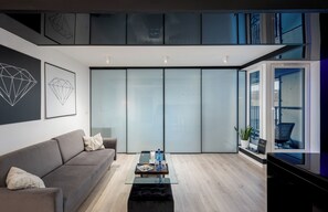 Luxury Apartment, 1 Bedroom | 1 bedroom, premium bedding, desk, iron/ironing board - Diamonds Apartment (Kraków)