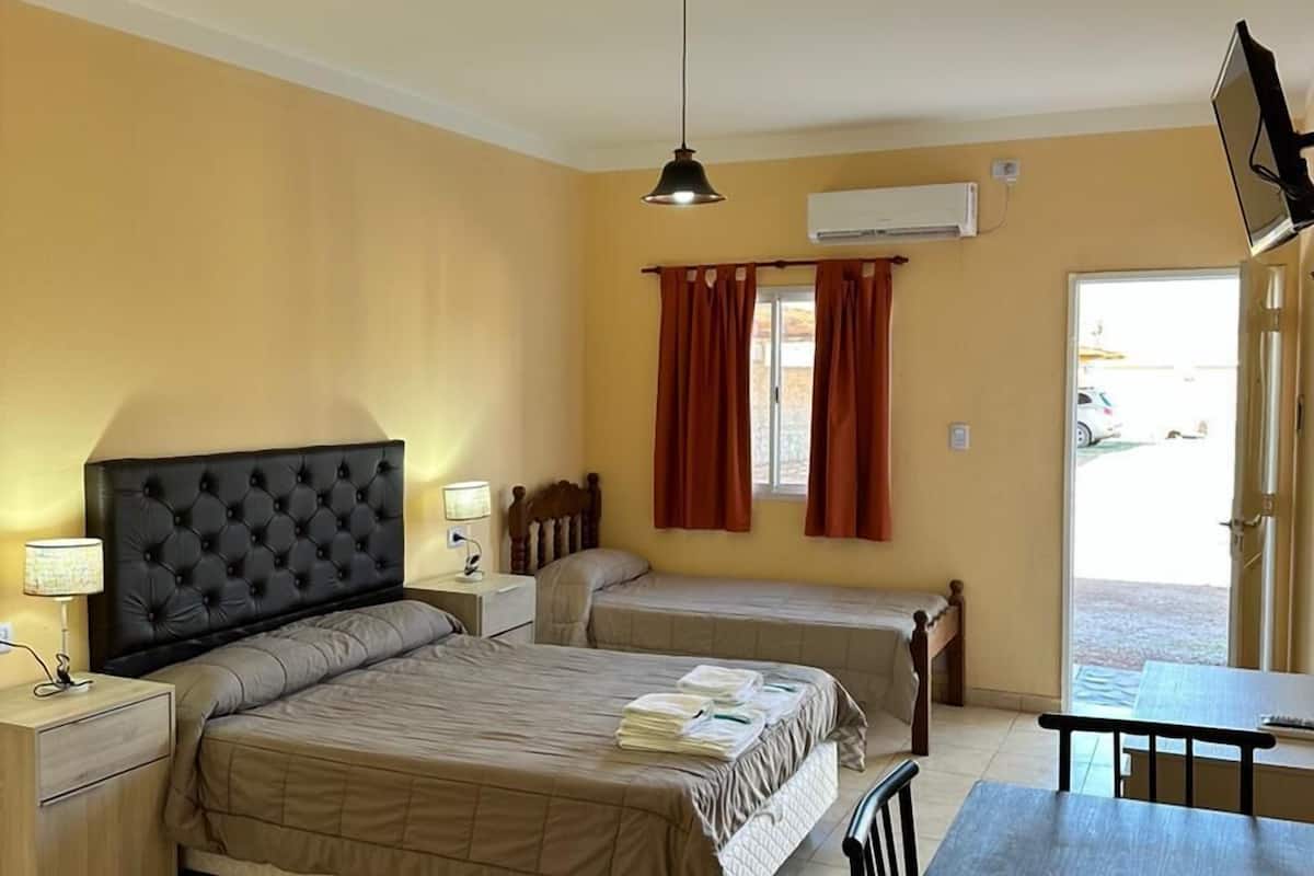 triple room | minibar, desk, rollaway beds, free wifi