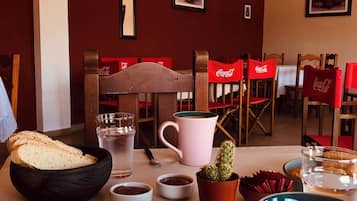 Desayuno continental gratuito y diario