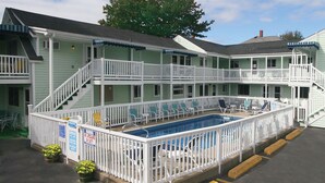 Outdoor pool - White Cap Village (Old Orchard Beach)