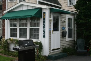 ฝ่ายต้อนรับ