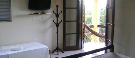 Hypoallergeen beddengoed, een minibar, individueel gedecoreerd