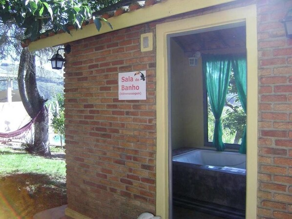 Indoor spa tub
