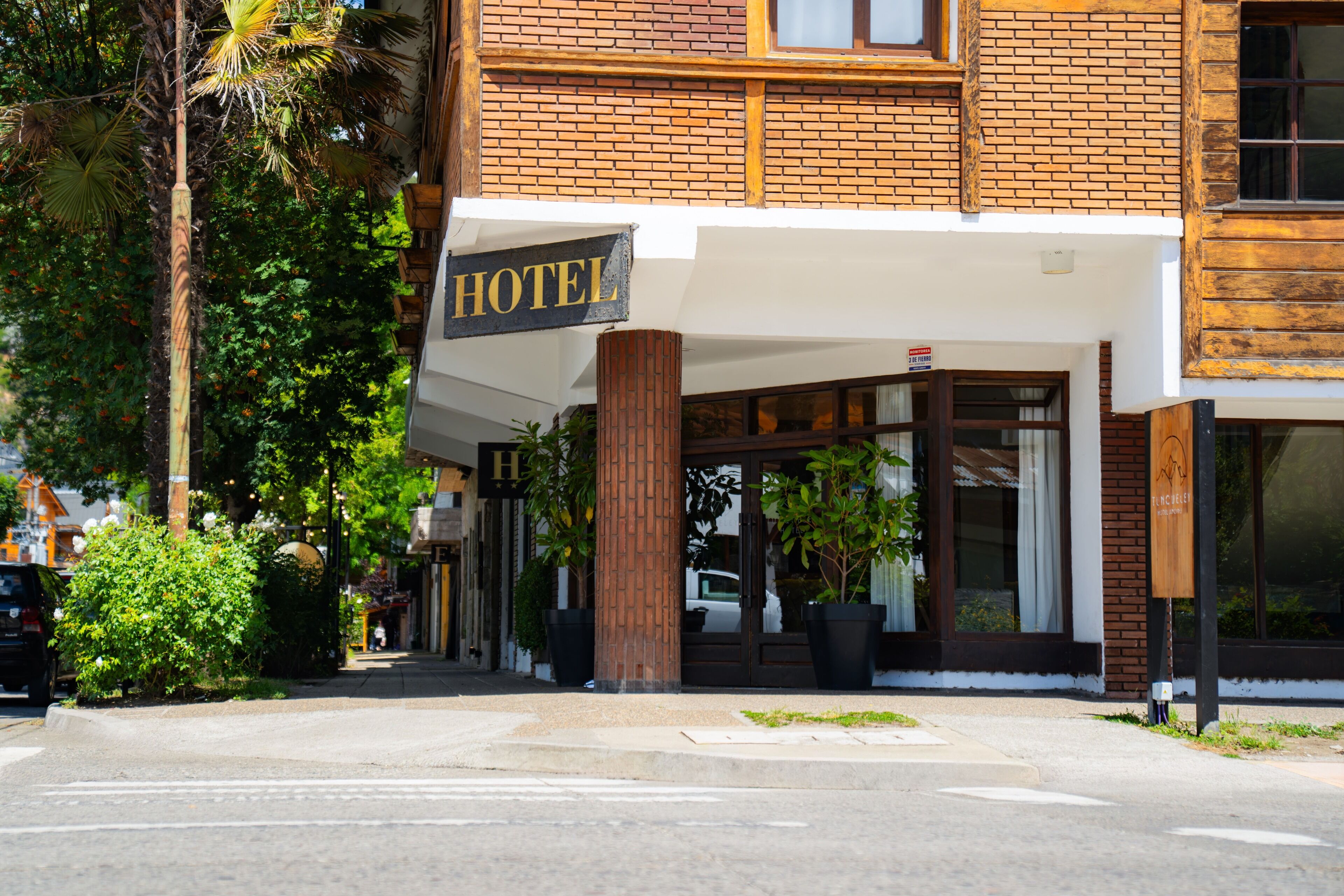 Photo - Tunqueley Hotel