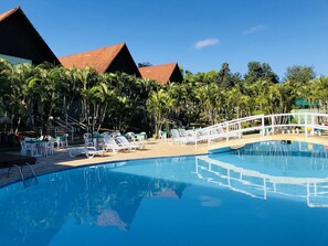 2 piscinas al aire libre
