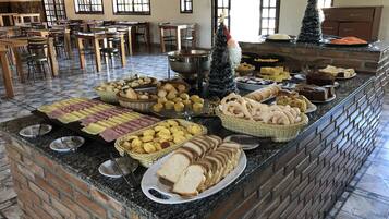 Free daily buffet breakfast