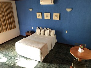 Minibar, escritorio, cortinas blackout y cunas gratuitas 
