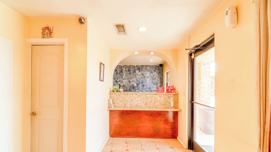 Crown Inn By OYO Denver Tx