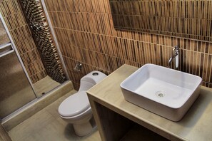 Shower, free toiletries, towels