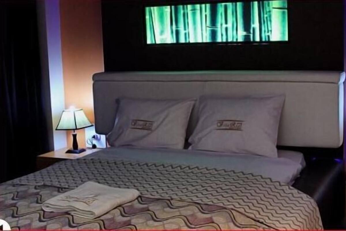 In-room safe, free WiFi