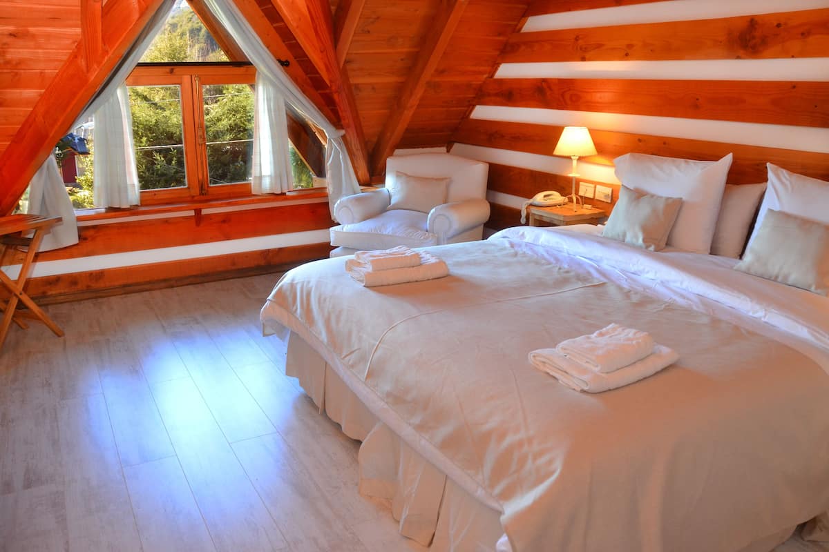 Chambre Standard Double ou avec lits jumeaux, vue partielle sur le lac