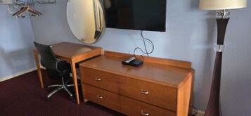 Tabla de planchar con plancha, wifi gratis y ropa de cama 