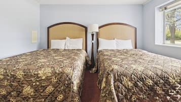 Room, Non Smoking (1 King Bed & 2 Queen Beds)