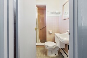 A bathroom with a toilet, sink, and shower. - Heidelberg Motel by Capital O Bridgeport Frankenmuth I 75 (Bridgeport)