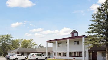 Pintu masuk properti