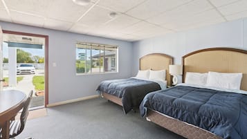 Room, Non Smoking (2 Full Beds) | Iron/ironing board, free WiFi, bed sheets