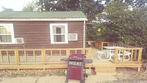 Cabin, 2 Double Beds | BBQ/picnic area - Headwaters Motel (Warsaw)