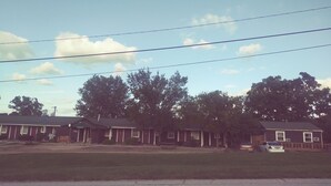Front of property - Headwaters Motel (Warsaw)