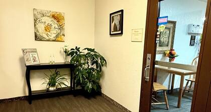 Clarion Hometown Inn