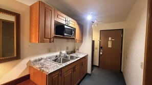 Standard Room, 1 Queen Bed, Non Smoking - Clarion Hometown Inn (Clarion)