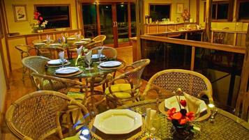 Breakfast, lunch and dinner served