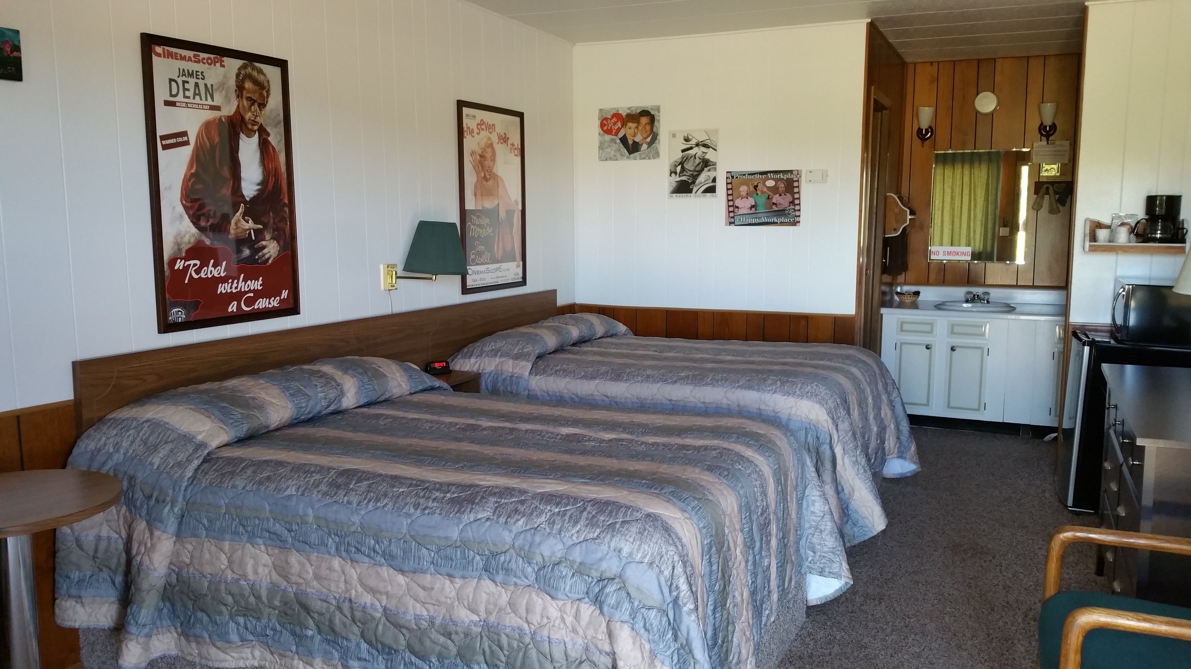 Chambre, 2 lits doubles | Mini-réfrigérateur