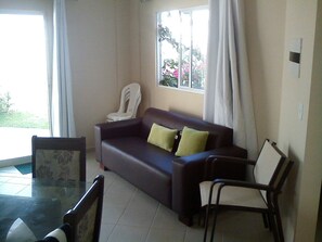 Chalet | Living area - Condomínio Paraíso de Maracajaú IV (Maxaranguape)