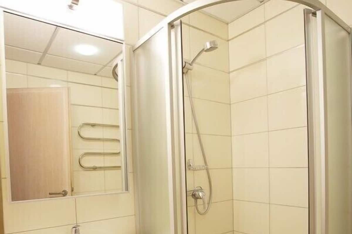 Camera tripla | Bagno | Doccia, asciugacapelli, asciugamani