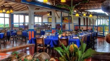 Breakfast, lunch, dinner served; Regional cuisine