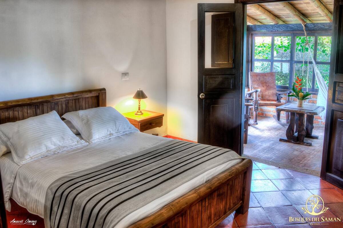 1 bedroom, bed sheets