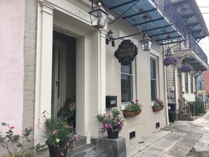 Exterior - WG Creole House 1850 (New Orleans)
