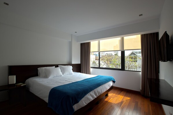 Zimmersafe, Schreibtisch, Bügeleisen/Bügelbrett, Zustellbetten