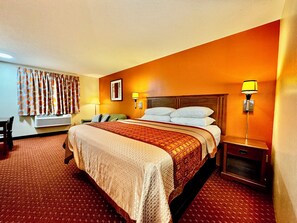 Luxury Room, 1 King Bed, Non Smoking | 1 bedroom, desk, iron/ironing board, free WiFi - Sibley Inn (Sibley)