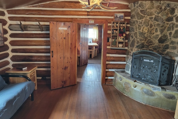 Ft. Wilderness Cabin (Pet Friendly) | Individually decorated, individually furnished, soundproofing, free WiFi