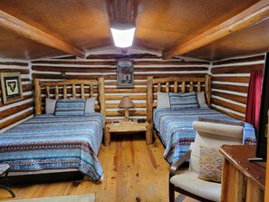 Southwest Cabin (Pet Friendly) - Chinook Cabins & RV Park (South Fork)