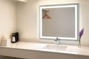 シャワー付き浴槽、バスアメニティ (無料)、タオル